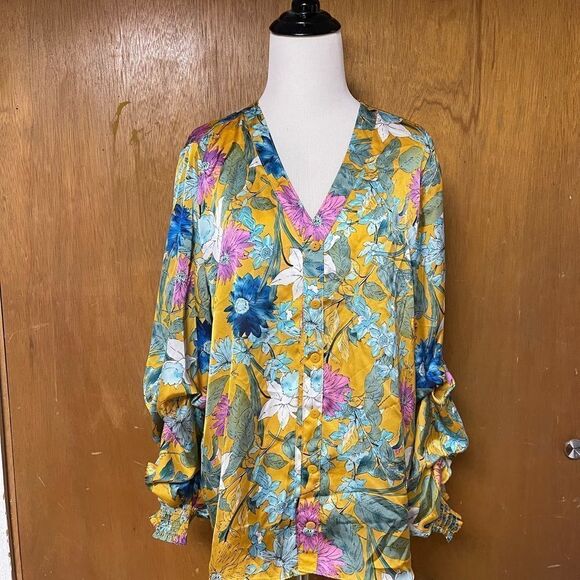 RD & Koko Floral Shirred Long Sleeve V-Neck Top - Picture 7 of 10